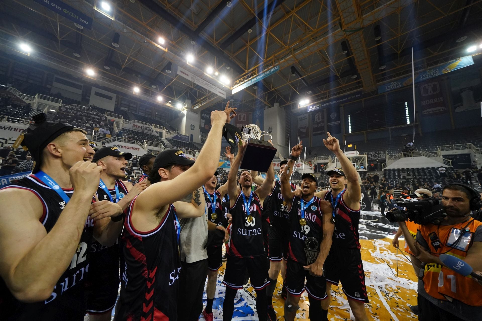 En imágenes la final de la Europe Cup, PAOK-Bilbao Basket