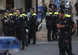 Despliegue de la Policía Local y la Ertzaintza en un enfrentamiento anterior a los hechos de esta noticia.