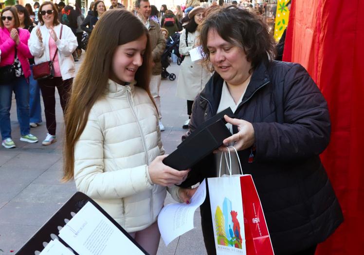 Berta Carasa, ganadora en la categoría juvenil de Microrrelatos.