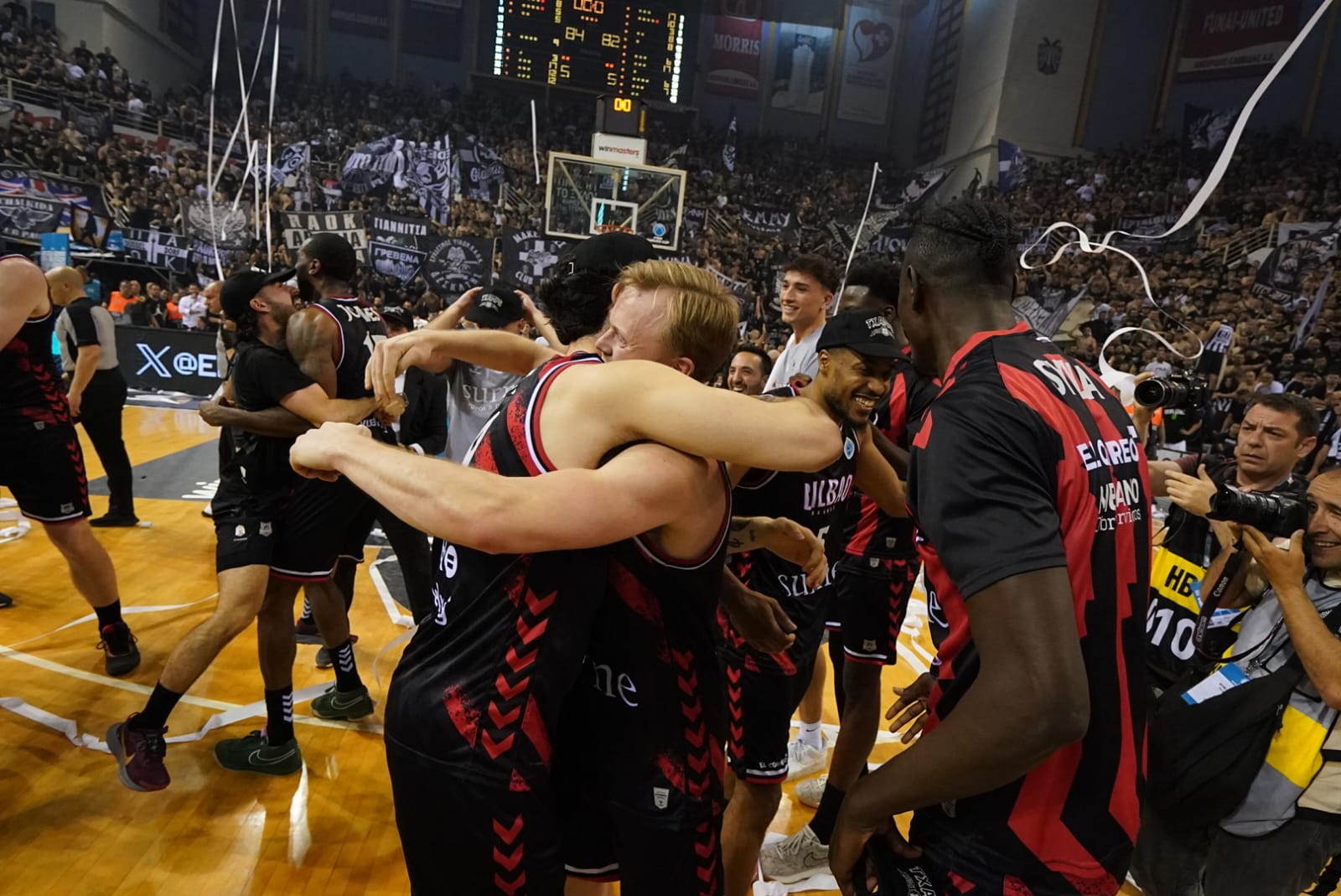 En imágenes la final de la Europe Cup, PAOK-Bilbao Basket