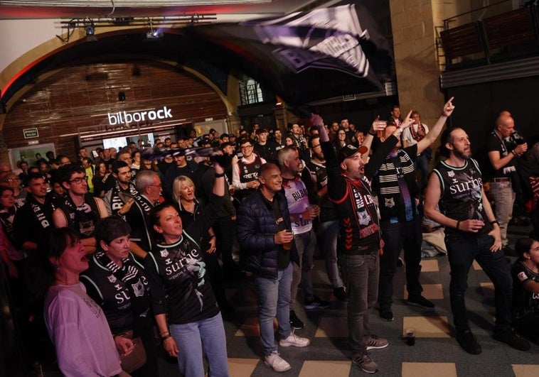 Bilborock se tiñe de negro para vibrar con el triunfo de los hombres de negro