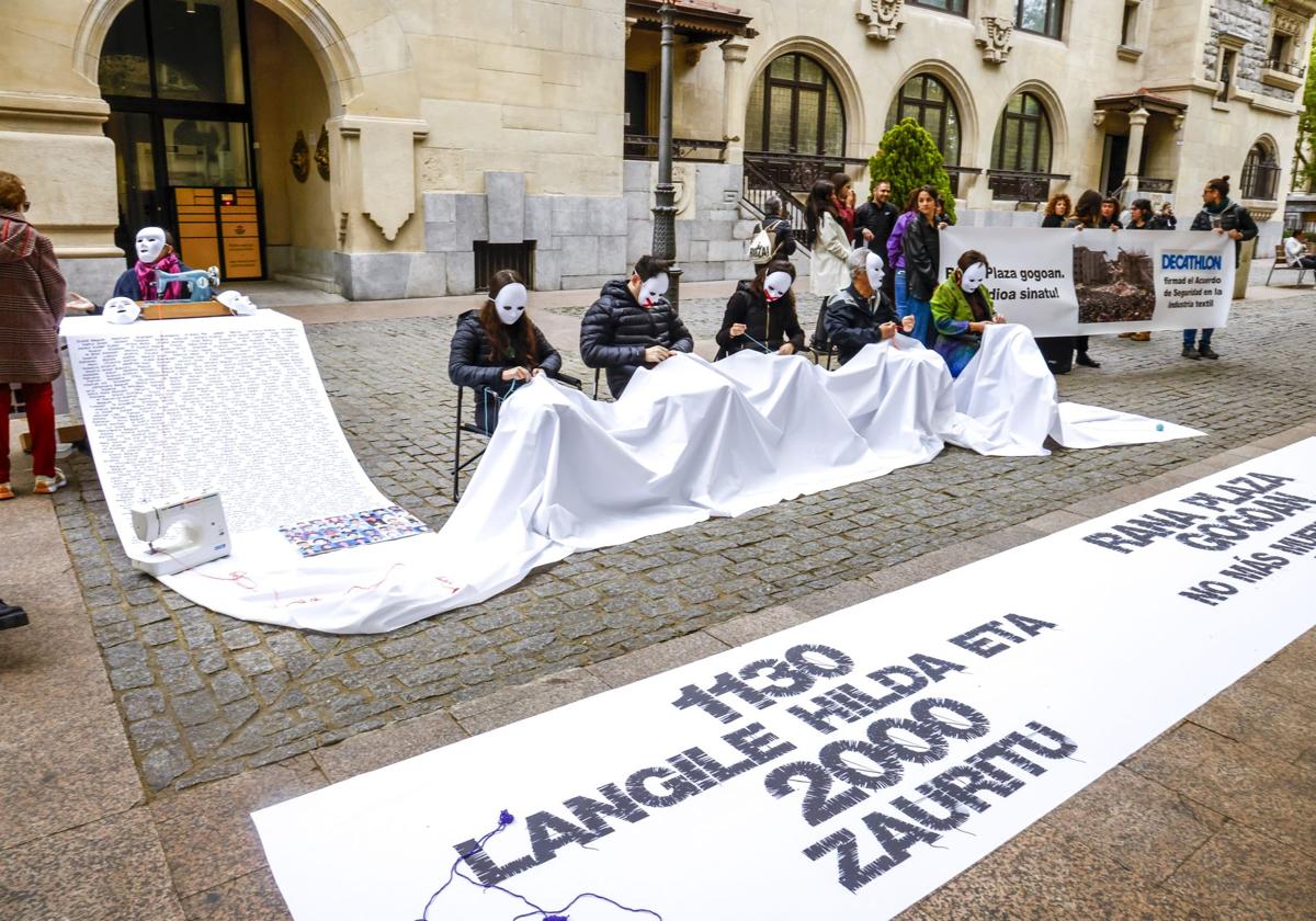 Vitoria recuerda a las 1.100 víctimas de Rana Plaza doce años después