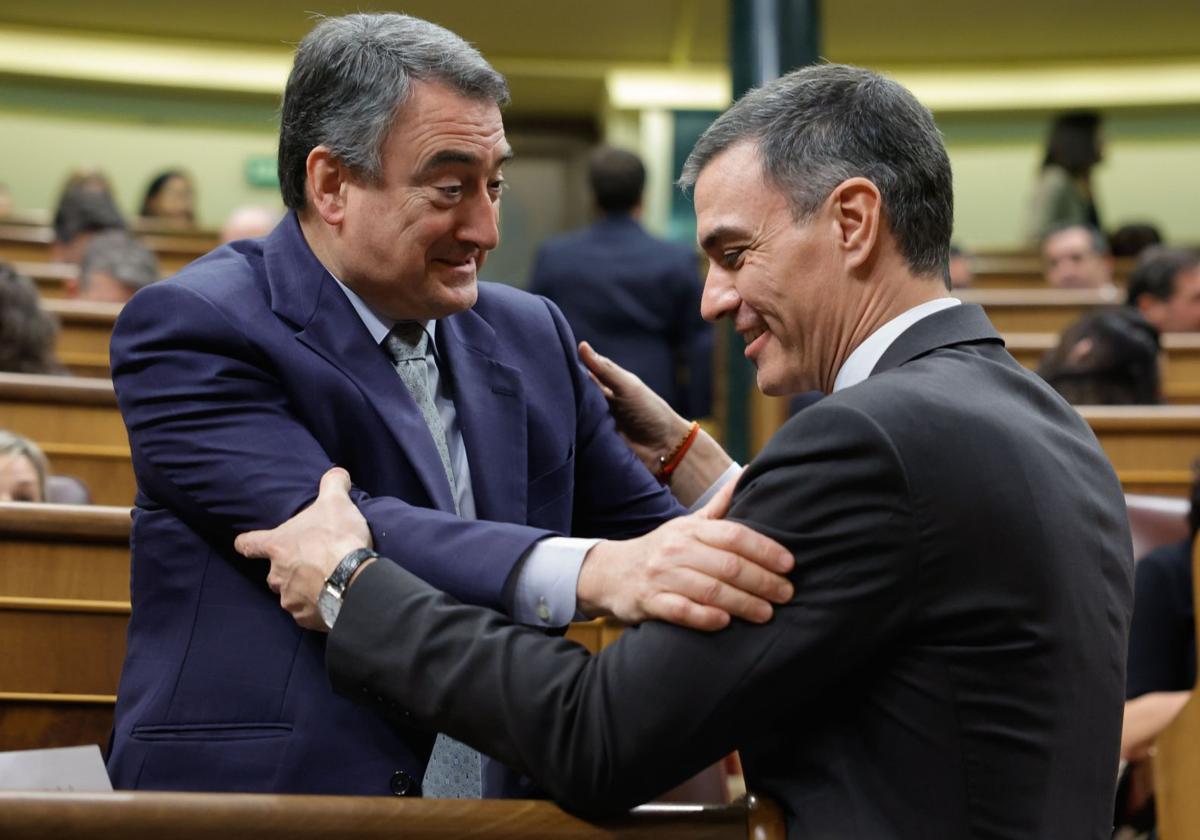Sánchez y Esteban refuerzan la relación PSOE-PNV en su primera reunión