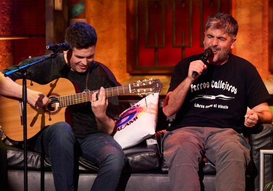 «¿Amaia o Leire?»: los Estopa se posicionan en 'La Revuelta'