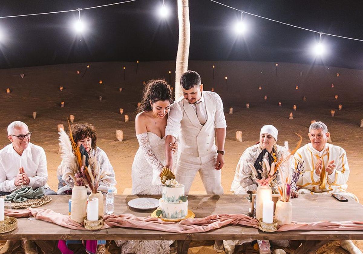 La boda de una bilbaína y un marroquí en el desierto del Sáhara con aurresku, ikurriña y mucho amor