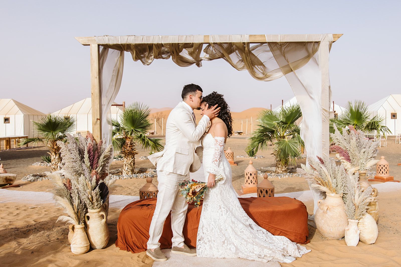 La boda de una bilbaína y un marroquí en el desierto del Sáhara con aurresku, ikurriña y mucho amor