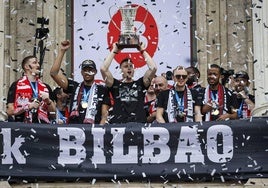 Bilbao se rinde a los campeones en una tarde inolvidable