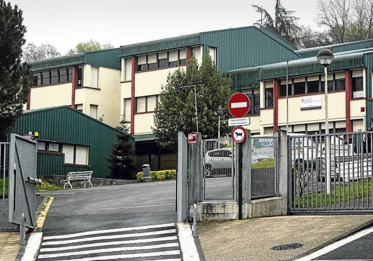 El colegio Latiorro de Llodio tendrá dos nuevas pasarelas para ser más accesible