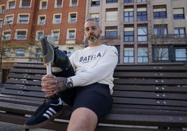 Jakes sufrió un accidente en noviembre de 2021, cuando estaba trabajando en una fábrica durante el horario nocturno.