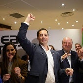 Pradales celebra la victoria entre Tejeria y Ortuzar.