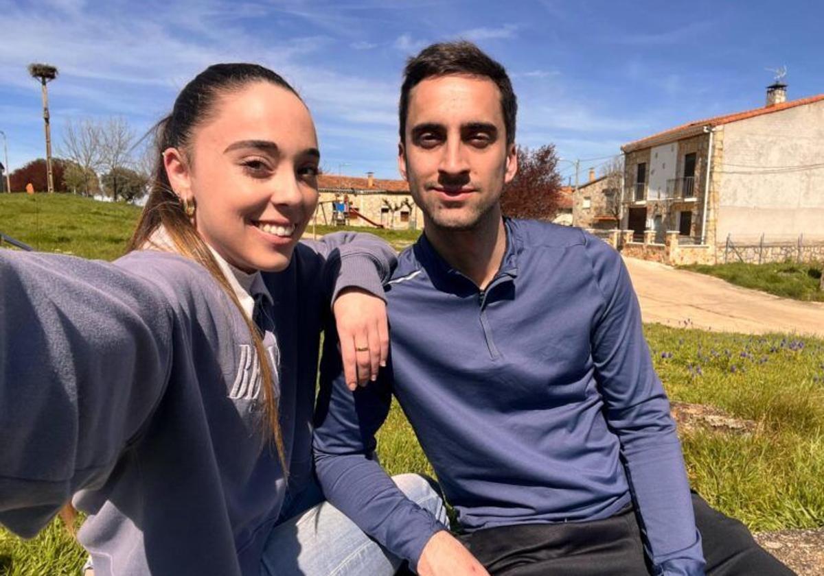 Dos jóvenes cuentan la odisea que supone ir al médico en un pueblo de 10 habitantes: «El hospital está a 80 kilómetros»