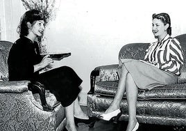 Cecilia G. de Guilarte, a la izquierda, durante una entrevista en México.