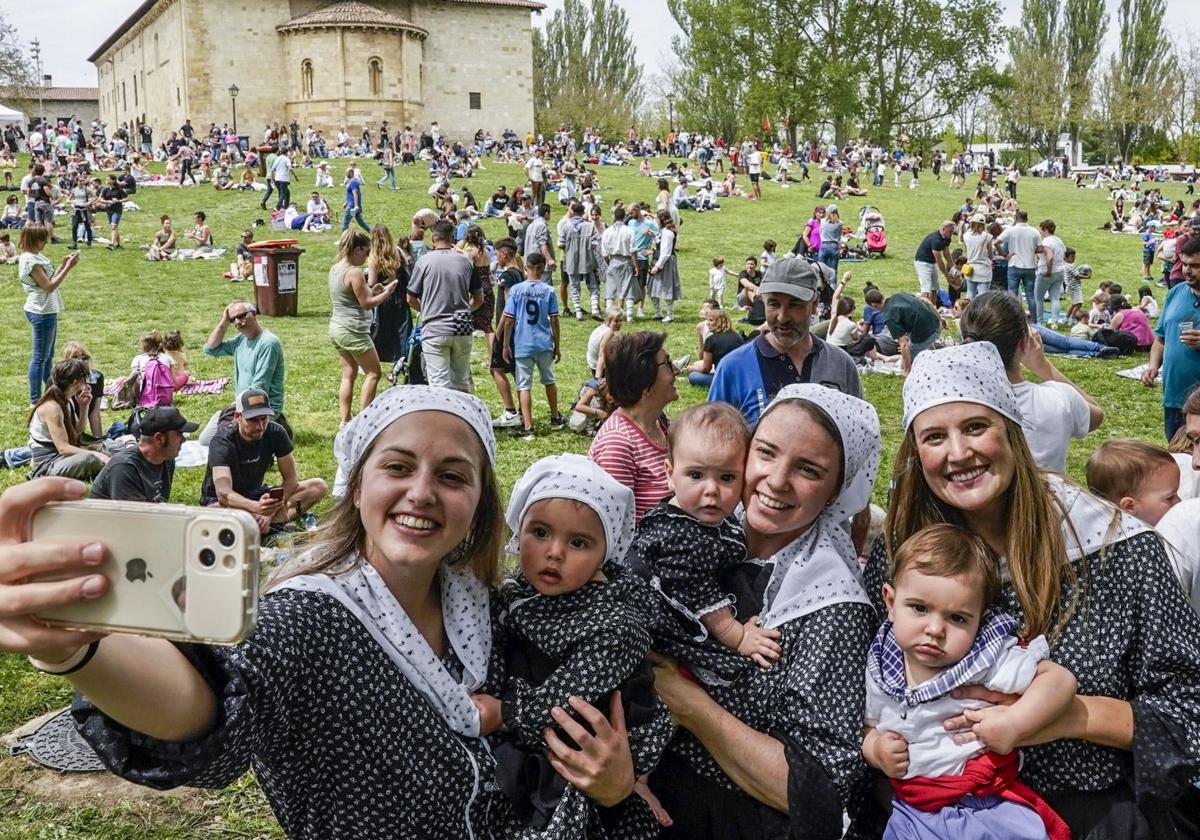 El sol calentará la gran jornada festiva en Armentia