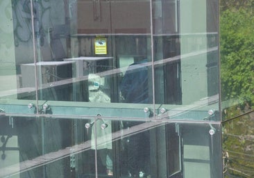 La angustia de varias personas atrapadas en un ascensor de Eibar