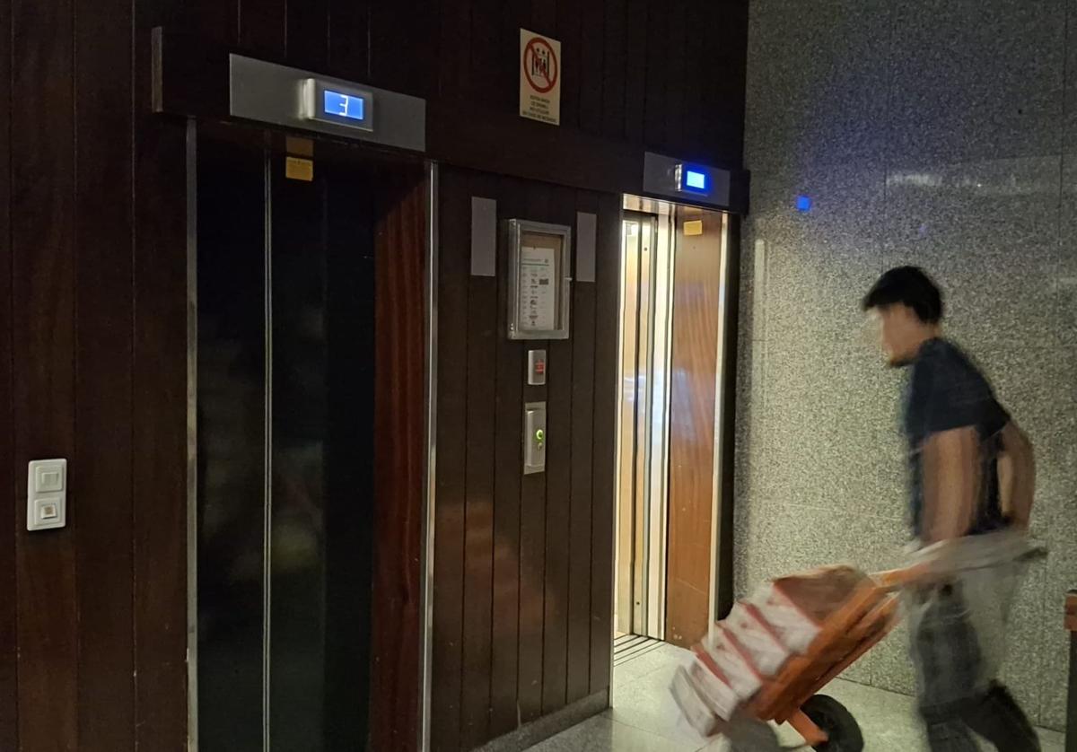 Una hora atrapada en un ascensor de las Torres de Zabalburu: «He sentido mucha inquietud»