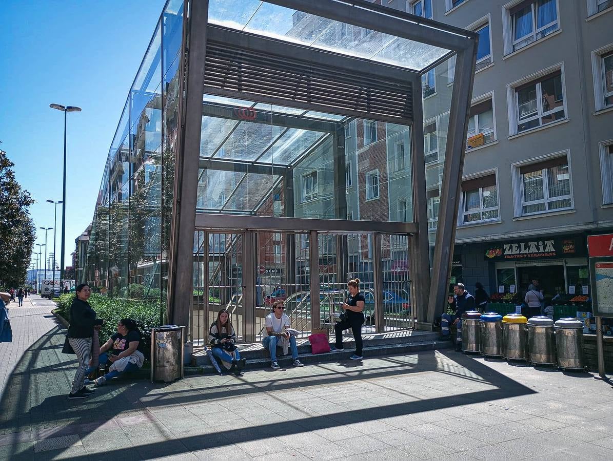 La estación del metro de Areeta cerrada.
