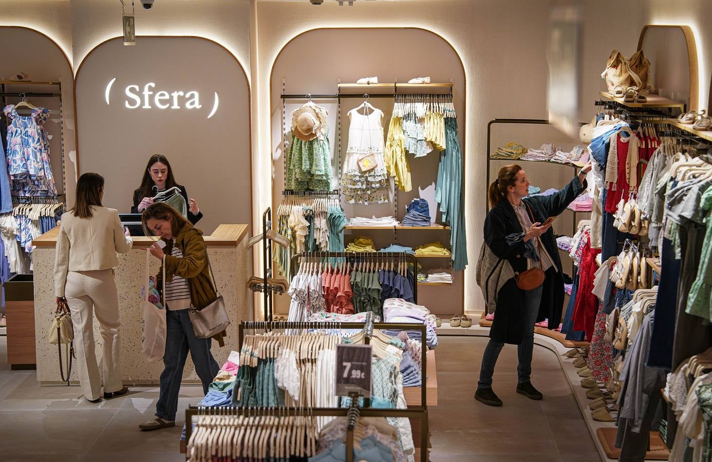 Sfera reabre su tienda en la Plaza Moyúa de Bilbao