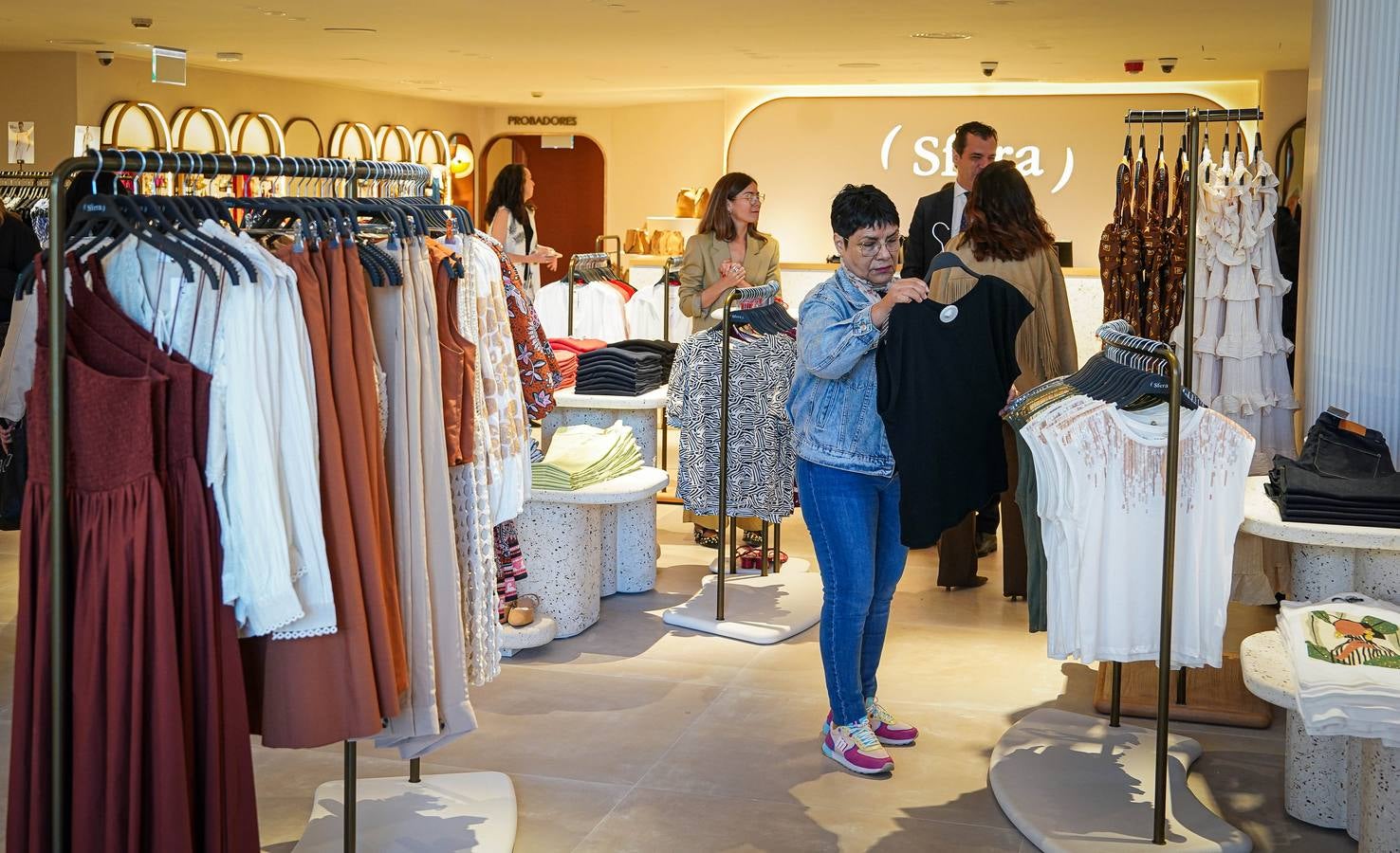 Sfera reabre su tienda en la Plaza Moyúa de Bilbao