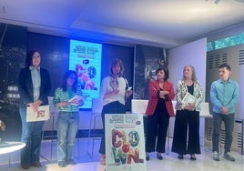 La directora del festival, Sonia Cámara; la concejala de Cultura, Iratxe Rubio; la alcaldesa de Arrigorriaga, Maite Ibarra; la directora general de Cultura, Begoña Ibarra, la técnica de Cultura Eider Txarterina y el coordinador de cultura de BBK, Koldo Bilbao.