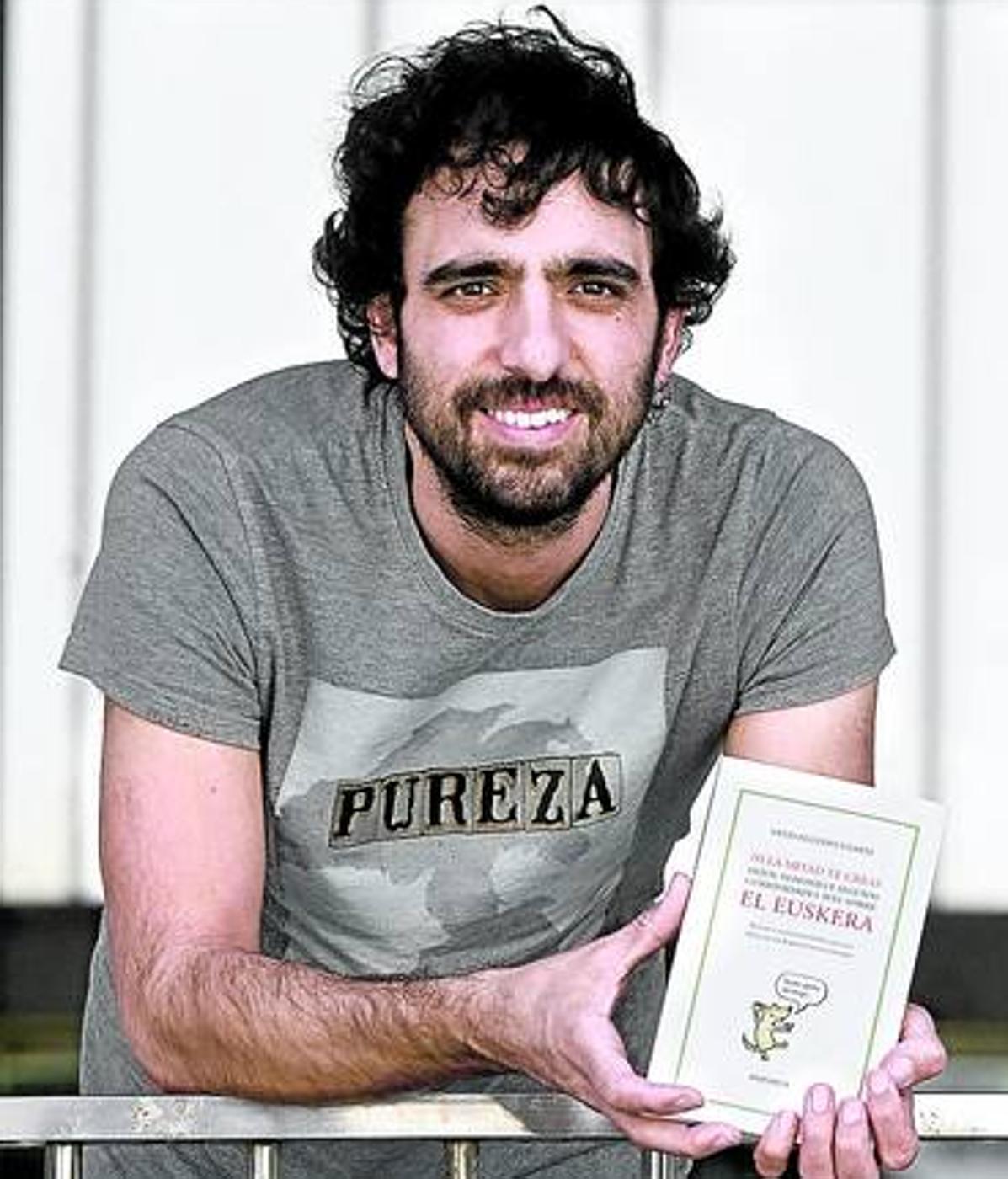 «A quien cree en los mitos del euskera le escuece oír que es una lengua normal»
