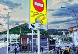 Solo los vehículos autorizados pueden acceder al centro del munipio.