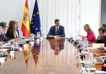 La broma de Pedro Sánchez a sus ministros en la reunión de crisis por el  apagón: «¿Con cebolla o sin cebolla?» | El Correo