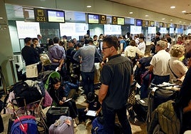 ¿Tengo derecho a indemnización si han cancelado mi vuelo por el apagón?