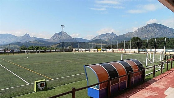 Iurreta ofrece apoyo legal y psicológico al menor que denunció al padre de un compañero de equipo por pegarle