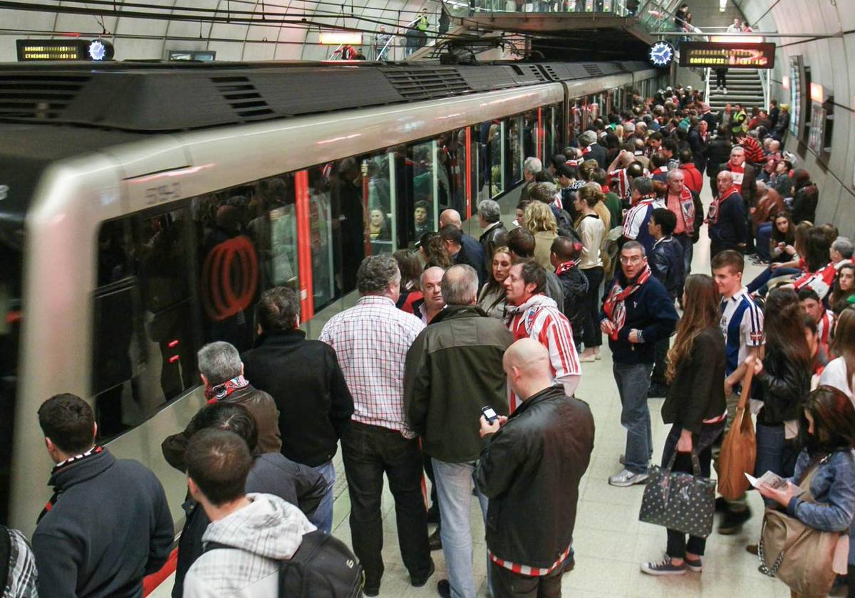 El Metro cambia sus horarios mañana jueves con motivo del Athletic-Manchester United