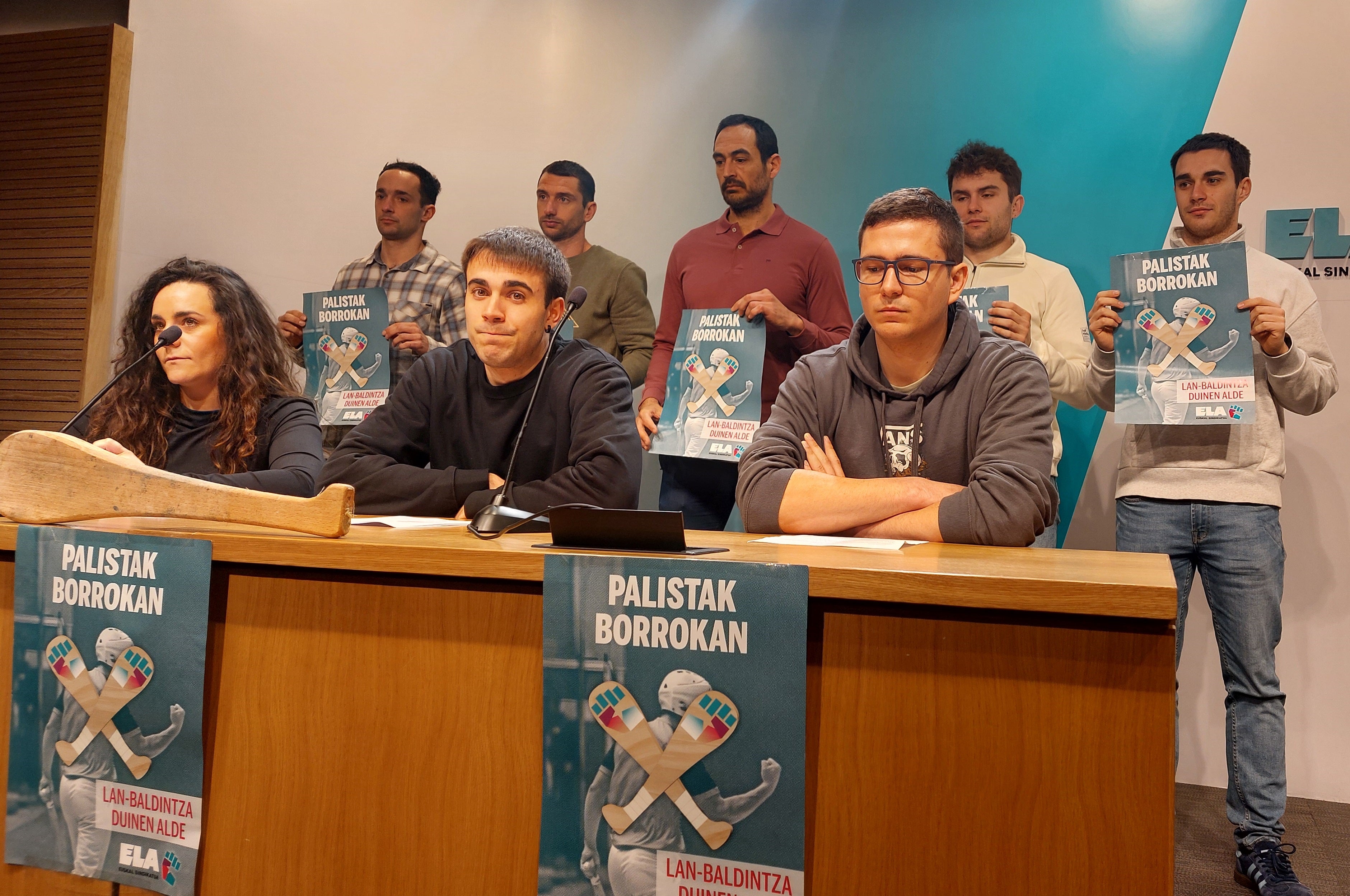 Innpala ofrece renovar hasta diciembre a los tres palistas sin contrato, pero el colectivo «seguirá en huelga»