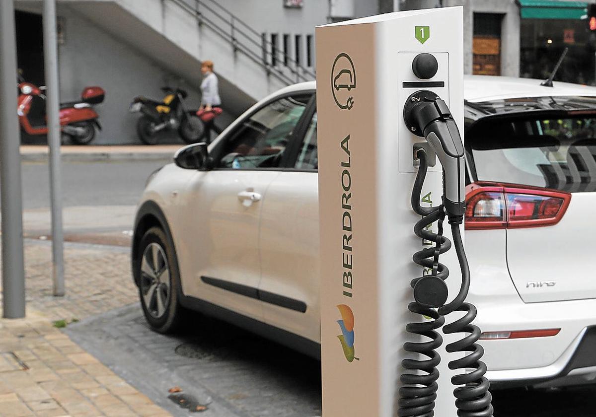 Oion pone en marcha cuatro puntos de recarga eléctrica