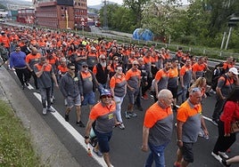 Trabajadores de Bridgestone marchan hacia Bilbao para protestar contra el ERE