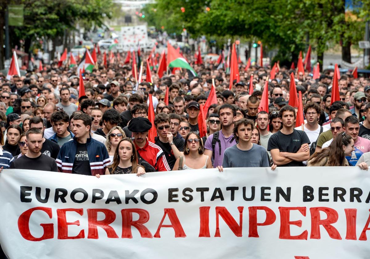 Las imágenes de la multitudinaria movilización de EHKS en Bilbao