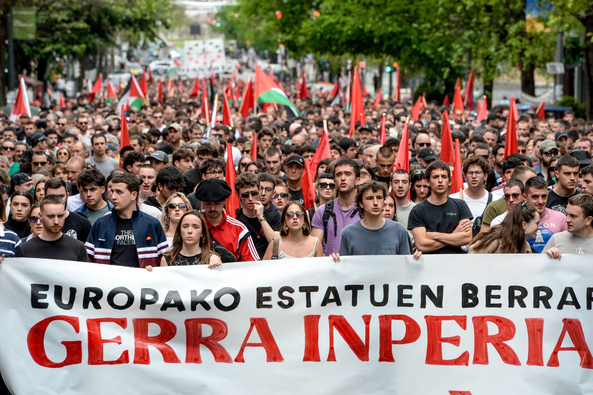 Las imágenes de la multitudinaria movilización de EHKS en Bilbao