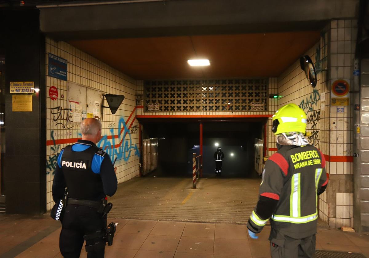 Quema rueda dentro del garaje y obliga a intervenir a los bomberos de Miranda para ventilar