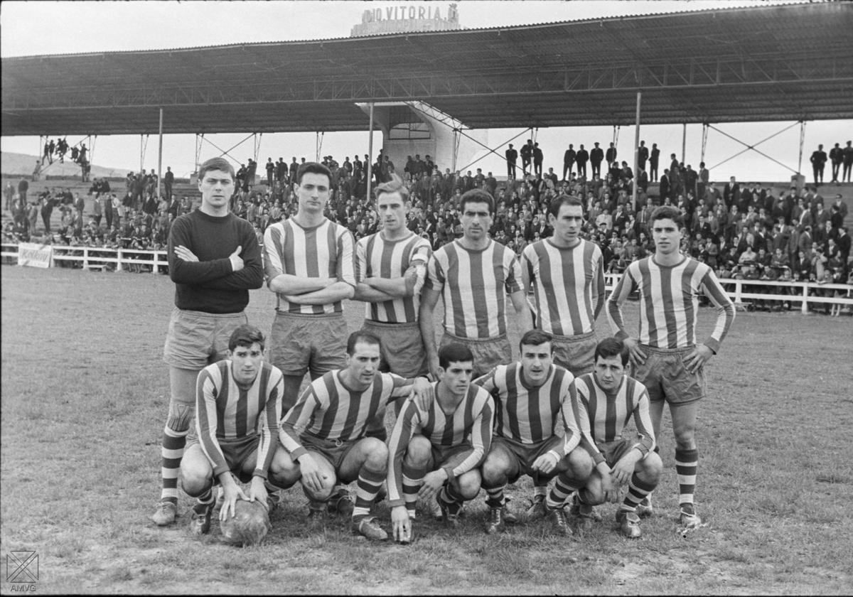 https://s3.ppllstatics.com/elcorreo/www/multimedia/2025/05/02/Alaves1967-ku0G-U2301637249706eP-1200x840@El%20Correo.jpg