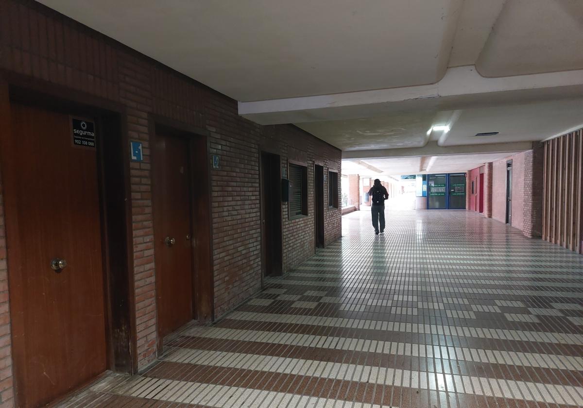 Vecinos denuncian la proliferación de infravivienda en lonjas de Las Arenas