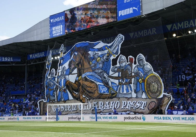 El tifo en el fondo de Polideportivo.