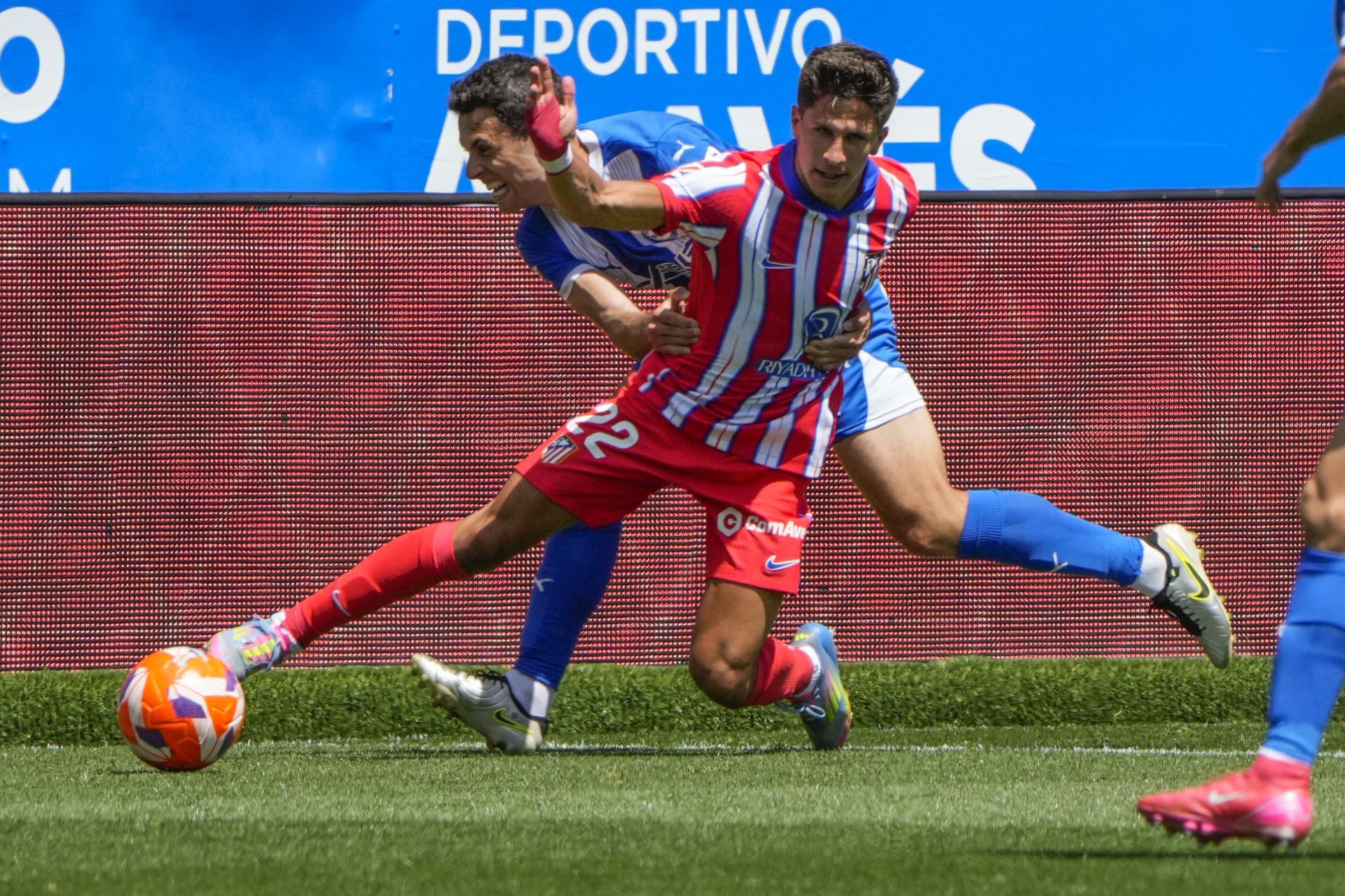 Mendizorroza arropa a Giuliano Simeone: «Juntos crecimos y nos hicimos más fuertes»