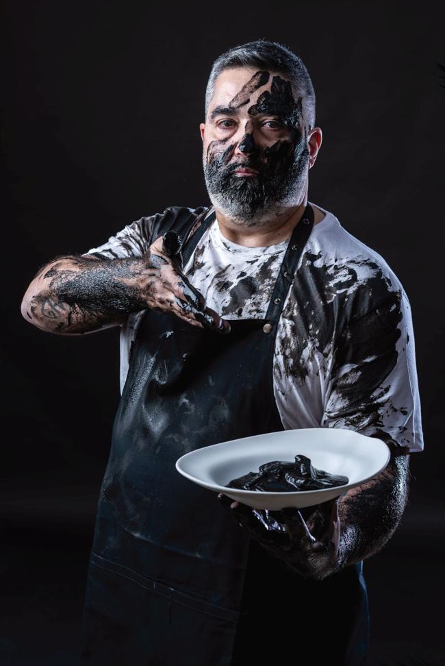 Sergio Ortiz de Zarate embadurnado con salsa de chipirones.
