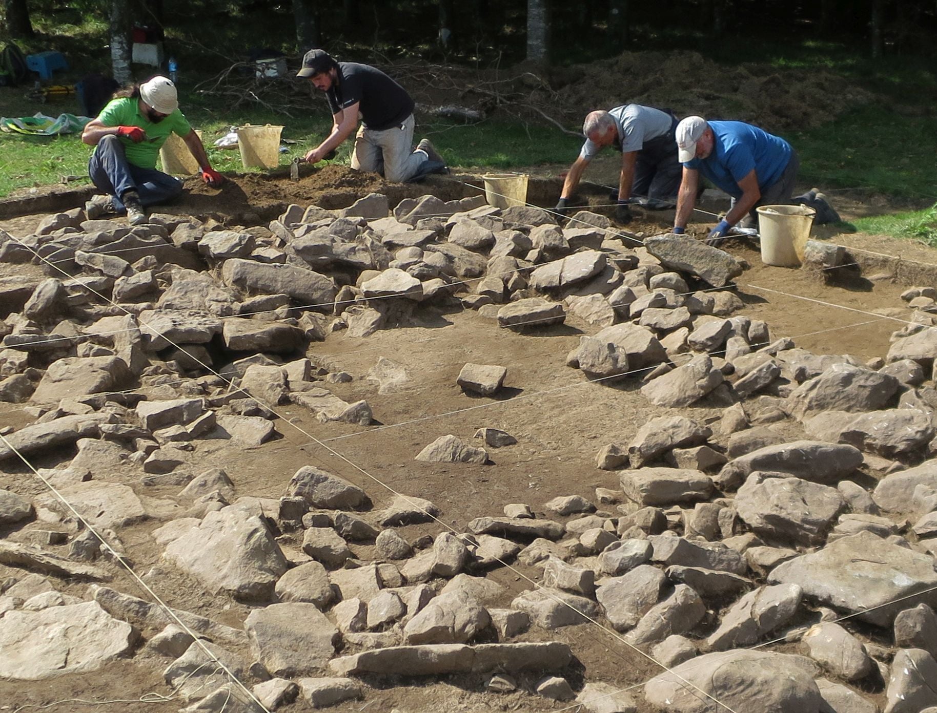 Berriz y Mallabia organizan una visita guiada para conocer los secretos de la ruta megalítica de Oiz