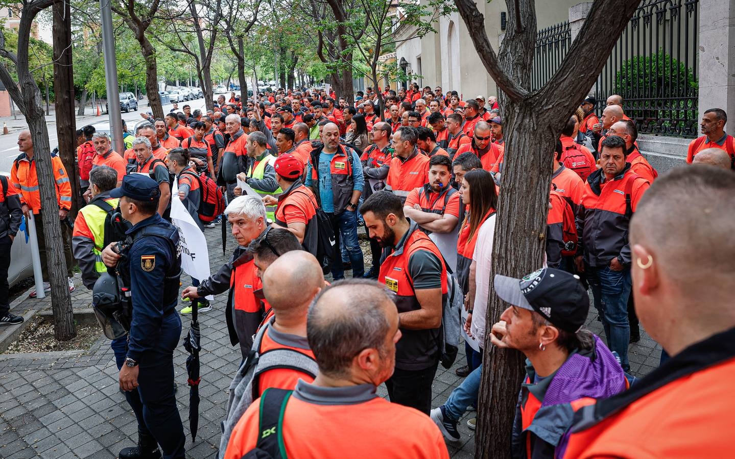 Las imágenes de la protesta de los trabajadores de Bridgestone frente a la Embajada de Japón