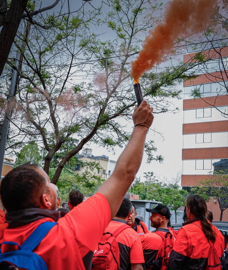 Las imágenes de la protesta de los trabajadores de Bridgestone frente a la Embajada de Japón