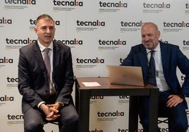 El presidente de Tecnalia, Alex Belaustegui (a la derecha de la imagen), y su director general, Jesús Valero.