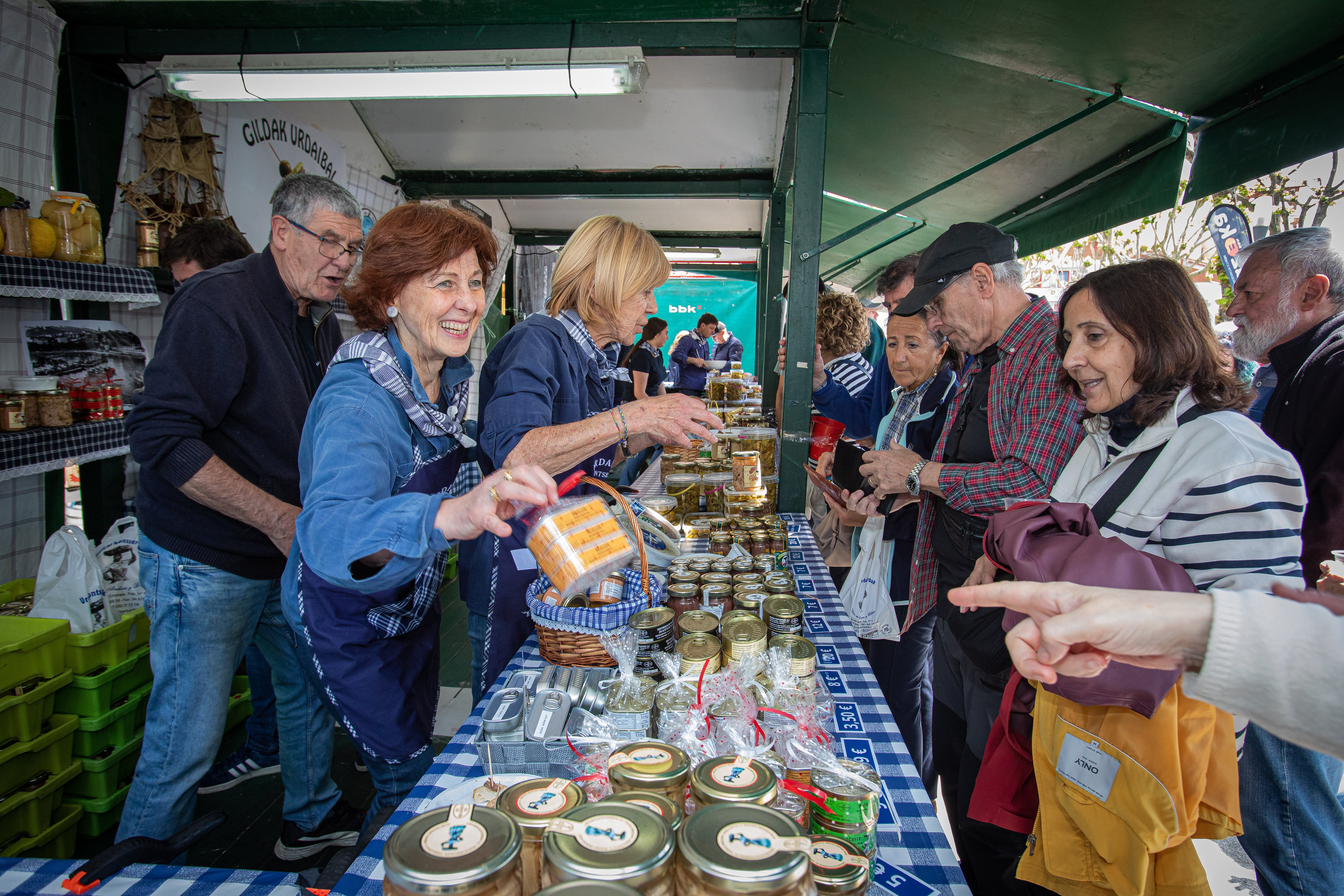 La Feria del Pescado de Bermeo acogerá a una veintena de puestos de venta de conservas en el parque de la Lamera de la villa marinera.