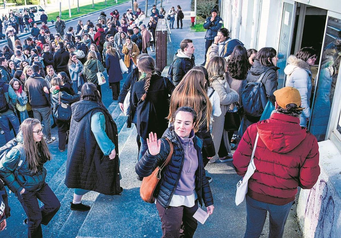 Medicina, enfermería y las ingenierías son los grados con más empleo y sueldo