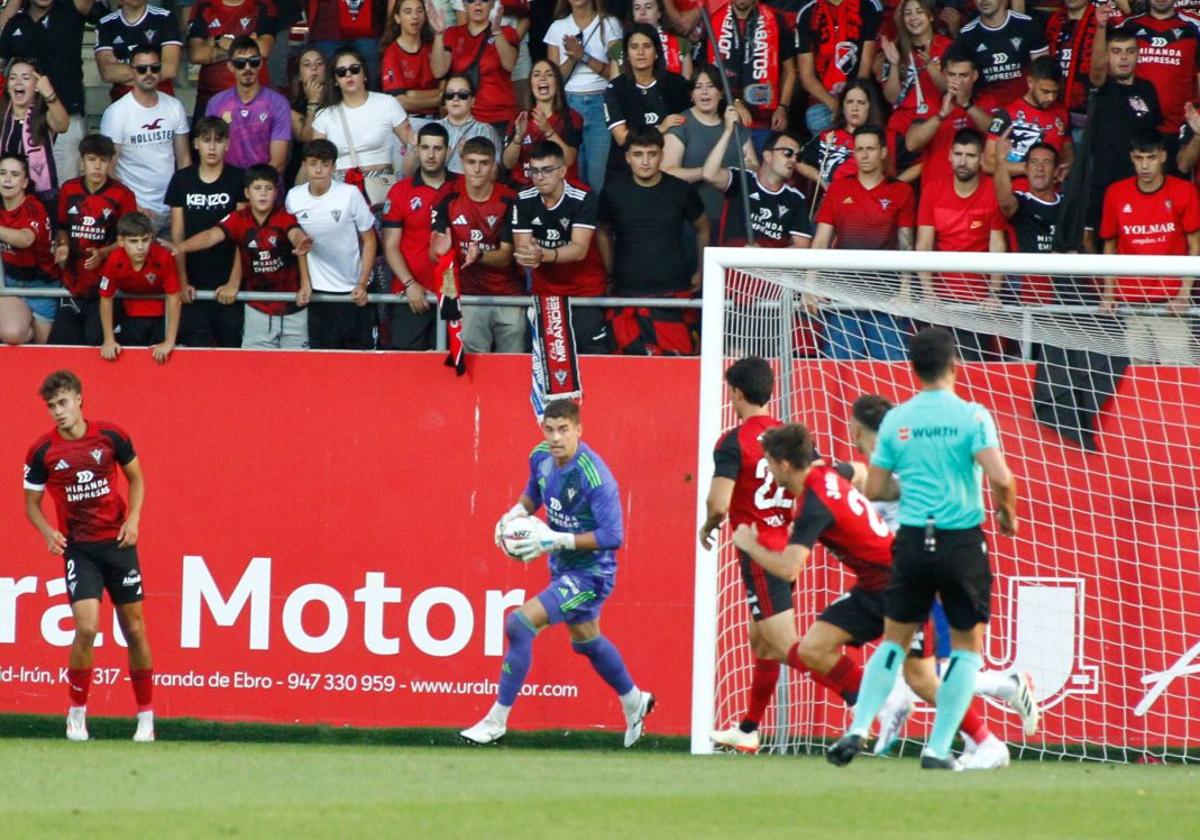 El Mirandés suma quince partidos sin encajar goles