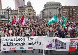 Manifestación de docentes de la escuela pública, el pasado mes de marzo en Bilbao.