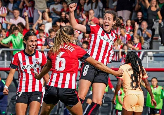 Unzué celebra un gol.