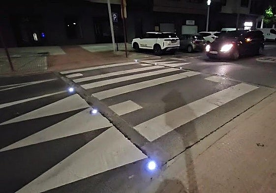 El sistema de iluminación de los pasos de cebra se activa en condiciones de baja visibilidad.